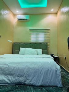 Imagine din galeria proprietății LUXE 90 HOTEL AND SUITes în Wasimi-Aiyetoro