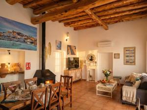 Μια τηλεόραση ή/και κέντρο ψυχαγωγίας στο Villa Can Mestreso Suite Ibiza