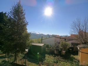 a view of a yard with a tree and mountains at VILLA CLAUDI b&b in Camerino