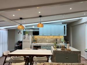 Køkken eller tekøkken på Casa Corrales with Beautiful Church Views