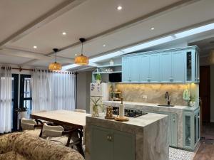 Køkken eller tekøkken på Casa Corrales with Beautiful Church Views