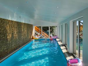 Bazén v ubytování Vířivka a sauna na pokoji,nebo na vlastní terase - Farma u Příbrami nebo v jeho okolí