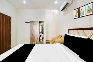 Postel nebo postele na pokoji v ubytování Hotel O Skyline + 19 fotografií