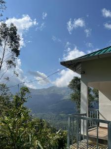 Общий вид на горы или вид на горы из фермерского дома