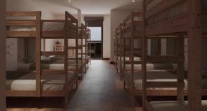 un grupo de literas en una habitación en My Rooms Hostel Las Salas by My Rooms Hotels - Albergue, en Las Salas