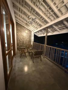 Un balcón o terraza en The Lavish Haven