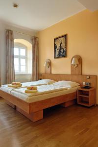 Ένα ή περισσότερα κρεβάτια σε δωμάτιο στο Schlosshotel am Hainich +18 φωτογραφίες