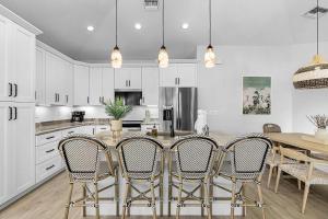 Køkken eller tekøkken på New Build - Pool - Walk to Beach