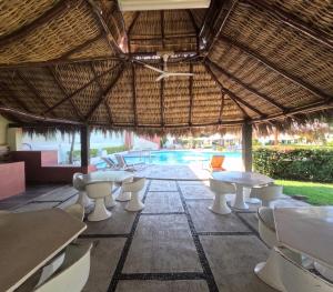 Bazén v ubytování Mar y Cocos Hotel & Villas nebo v jeho okolí + 28 fotografií