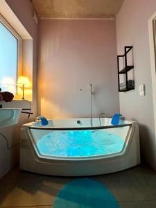 a bath tub in a room with at Backstage, stylische Unterkunft mit Whirlpool in Dahlem +19 photos