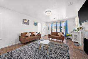 TV a/nebo společenská místnost v ubytování The Cozy Haven Retreat