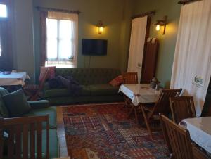 Posezení v ubytování İkiz Konaklar + 5 fotografií