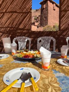 Jídlo v penzionu nebo okolí + 89 fotografií