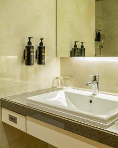 Imagine din galeria proprietății Hotel Atlantis Suites By signature Stays în Varanasi