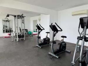 Γυμναστήριο ή/και όργανα γυμναστικής στο Ocean Luxe - Beachfront Stay with Infinity Pool