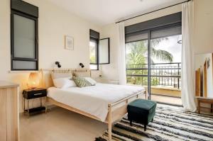 En eller flere senge i et værelse på Mountain Garden Villa + 12 billeder