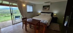 Ένα ή περισσότερα κρεβάτια σε δωμάτιο στο Sunset Safari Camp at Hluhluwe Game Park