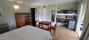 Η κουζίνα ή μικρή κουζίνα στο Sunset Safari Camp at Hluhluwe Game Park +14 φωτογραφίες