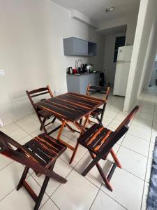 Η κουζίνα ή μικρή κουζίνα στο Refúgio perto do mar - Praia de Jacaraípe