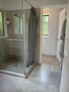 Koupelna v ubytování Cosy Nights - modern, self-contained with parking