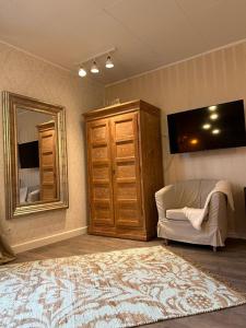 Et tv og/eller underholdning på BoLA Ferienwohnung Hamburg 53 für 2 Personen