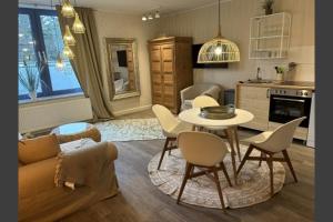 Køkken eller tekøkken på BoLA Ferienwohnung Hamburg 53 für 2 Personen + 8 billeder