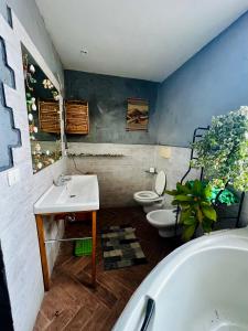 Ванная комната в Bilocale vista Etna con parcheggio