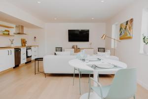 Φωτογραφία από το άλμπουμ του Luxury 1BR at Red Mountain Ski-Bike Sauna σε Rossland