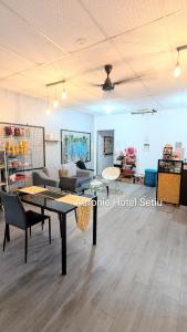 Χώρος καθιστικού στο Aaronie Hotel Setiu