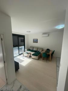 Φωτογραφία από το άλμπουμ του Triumph residence Bar στο Bar +9 φωτογραφίες