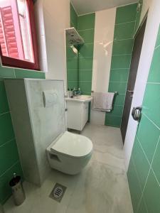 Phòng tắm tại Apartman Sukošan Elvis