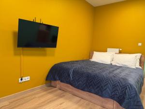 En eller flere senge i et værelse på Rumia Apartment by JumpInHere