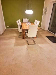 Un lugar para sentarse en Ferienhaus Valle Verde in Kall-Steinfeld 8 fotos más