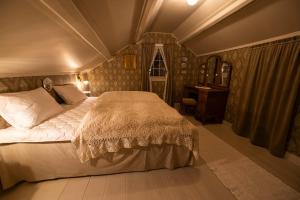 Ένα ή περισσότερα κρεβάτια σε δωμάτιο στο Gammel stua AS