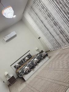 Ένα ή περισσότερα κρεβάτια σε δωμάτιο στο شاليه نهار +2 φωτογραφίες