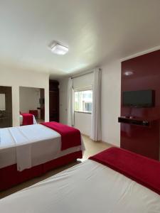 Rúm í herbergi á Pousada Aliany Lôbo