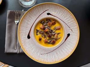 Φαγητό σε αυτό το ξενοδοχείο ή κάπου εκεί κοντά