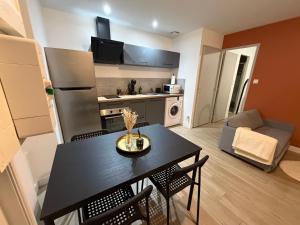 Una cocina o cocineta en Comme chez soi