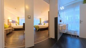 Giường trong phòng chung tại Therme 51° Hotel Physio & Spa +89 ảnh