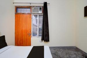 Ένα ή περισσότερα κρεβάτια σε δωμάτιο στο Hotel O HEAVEN HOME STAY