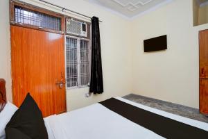 Ένα ή περισσότερα κρεβάτια σε δωμάτιο στο Hotel O HEAVEN HOME STAY