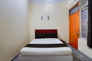 Ένα ή περισσότερα κρεβάτια σε δωμάτιο στο Hotel O HEAVEN HOME STAY