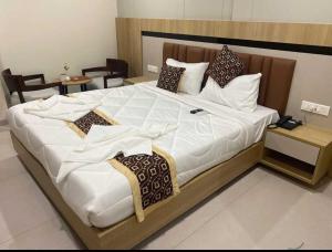 Ένα ή περισσότερα κρεβάτια σε δωμάτιο στο POP 84109D Hotel O Near Jodimetla X Roads