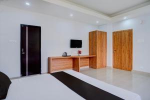 Μια τηλεόραση ή/και κέντρο ψυχαγωγίας στο Hotel O Happy Homes Resort +26 φωτογραφίες