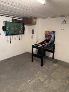 a room with a chair in a room with baseball bats at Haus Teveren in Geilenkirchen