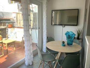 Μια τηλεόραση ή/και κέντρο ψυχαγωγίας στο Pure Chill Apartment Sitges centre beach