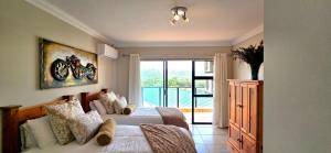 Postel nebo postele na pokoji v ubytování Under The Boardwalk