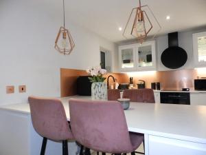 Φωτογραφία από το άλμπουμ του Stylish 1BR Walk to E Croydon σε South Norwood