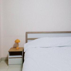 En eller flere senge i et værelse på Marin House Pattaya