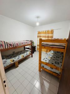 a room with two bunk beds in a room at Casa en Nono traslasierra in Nono